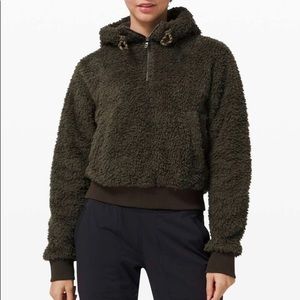 Lululemon oh so Sherpa half zip. Size 8.